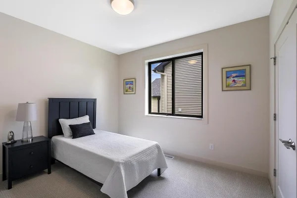 34c93d4fb68704f56a36a579a20c5ec9-cc_ft_1536