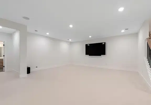 5832 Fairfax Ave 12